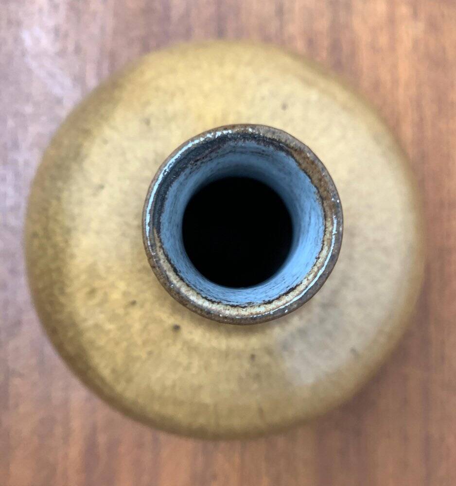 Mid-century German studio pottery vase by Janne Reckert-Cordua, Sylt Keramik, 1960s.