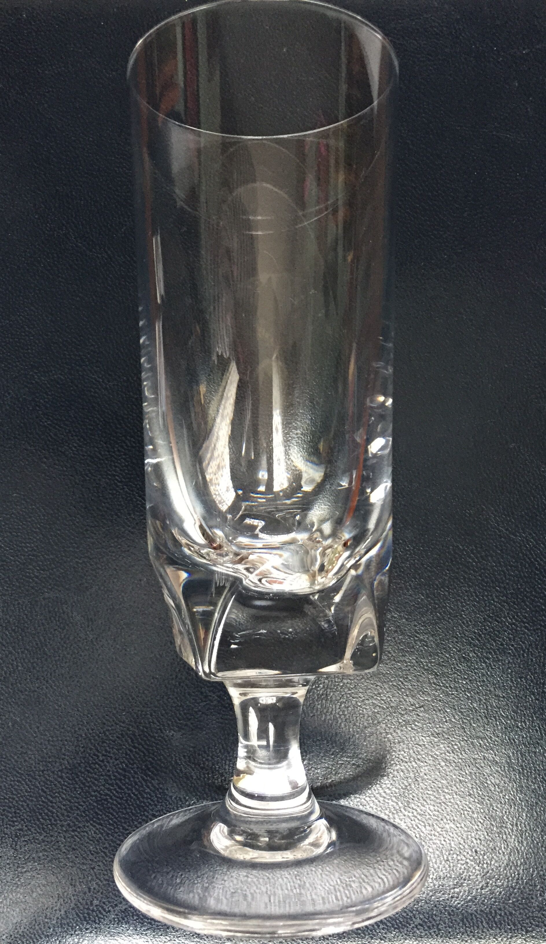 Set of 8 Sèvres crystal flutes