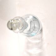 Flacon, carafe ancienne en verre bleuté
