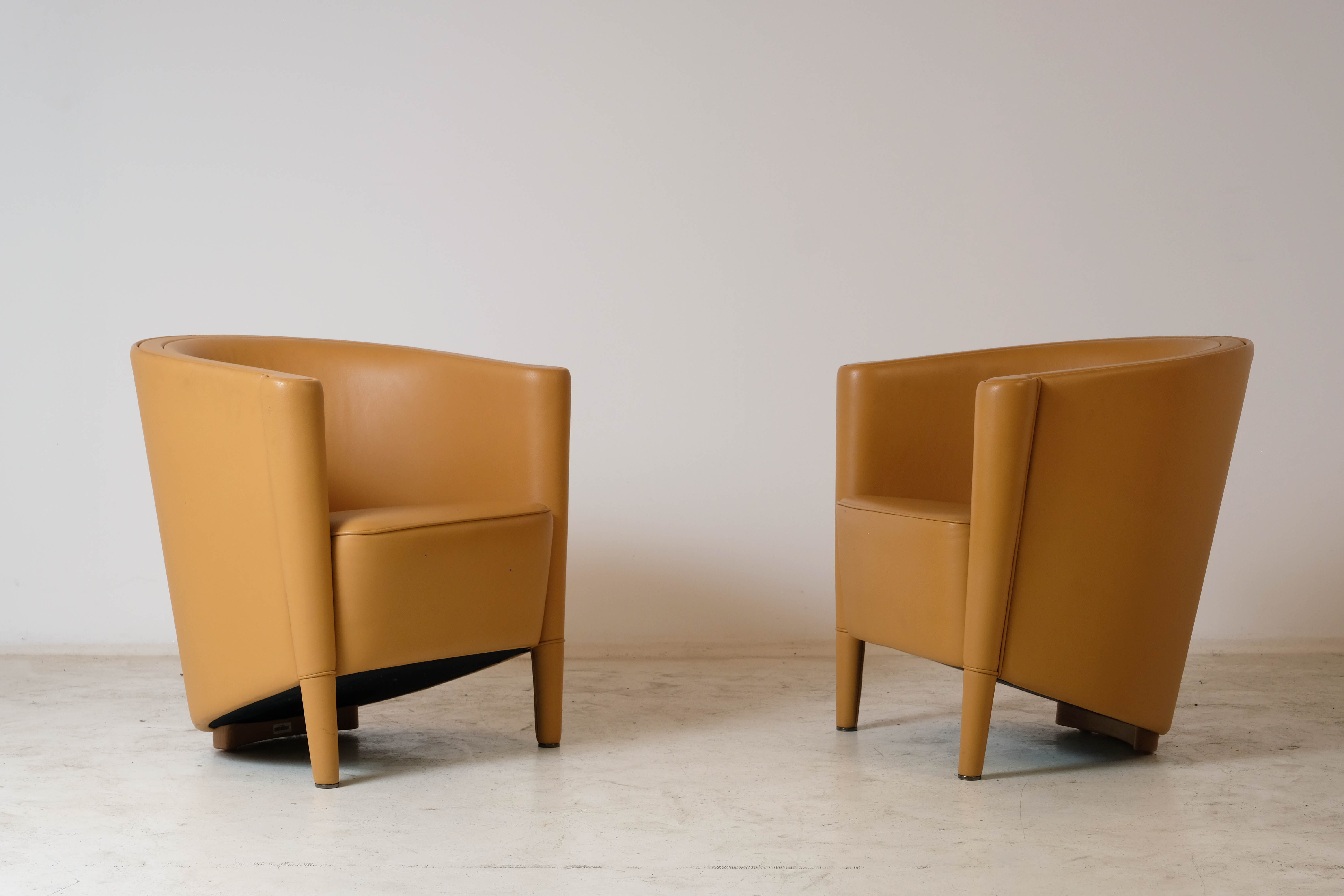 Pair of "Rich" leather armchairs by Antonio Citterio, Moroso edition, 1989