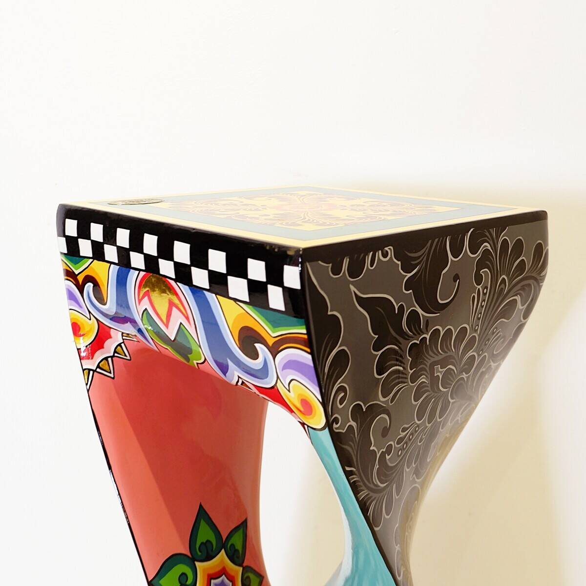 Key table and Toms Drag Versailles commode Column