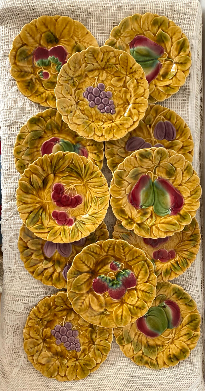 12 dessert plates in Sarreguemines slip