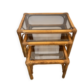 Série de 3 tables gigognes en rotin et verre fumé années 70
