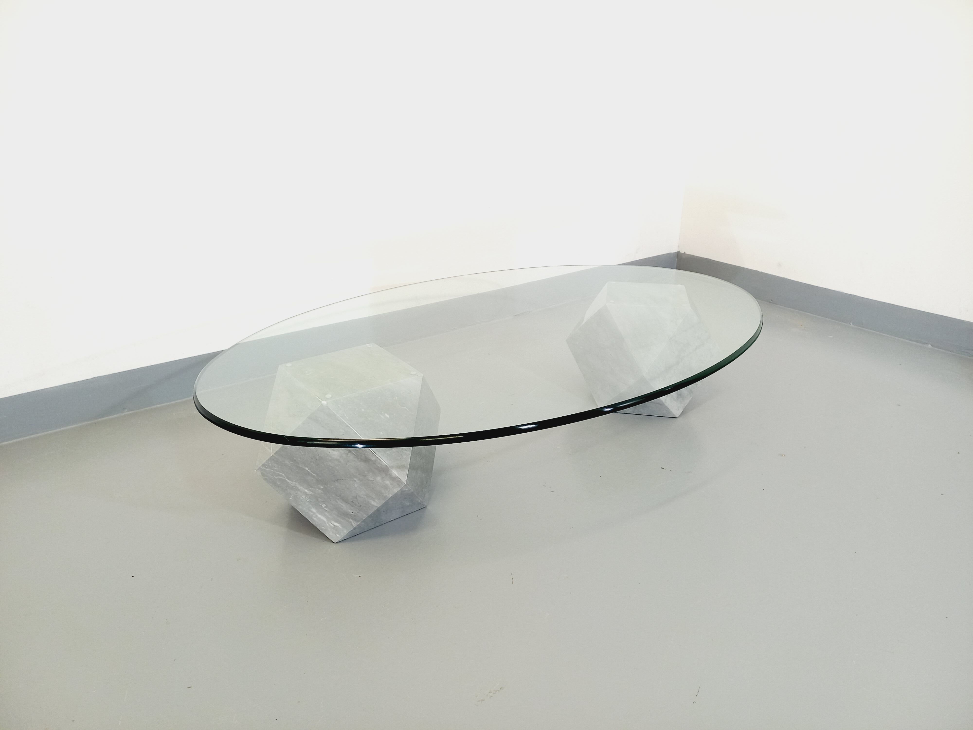 Vintage vignelli oval italian coffee table for casigliani in marble and glass from the 70s
