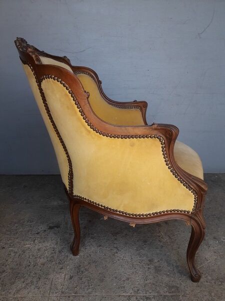 Bergere Louis XV ep 1930/40 walnut gondola