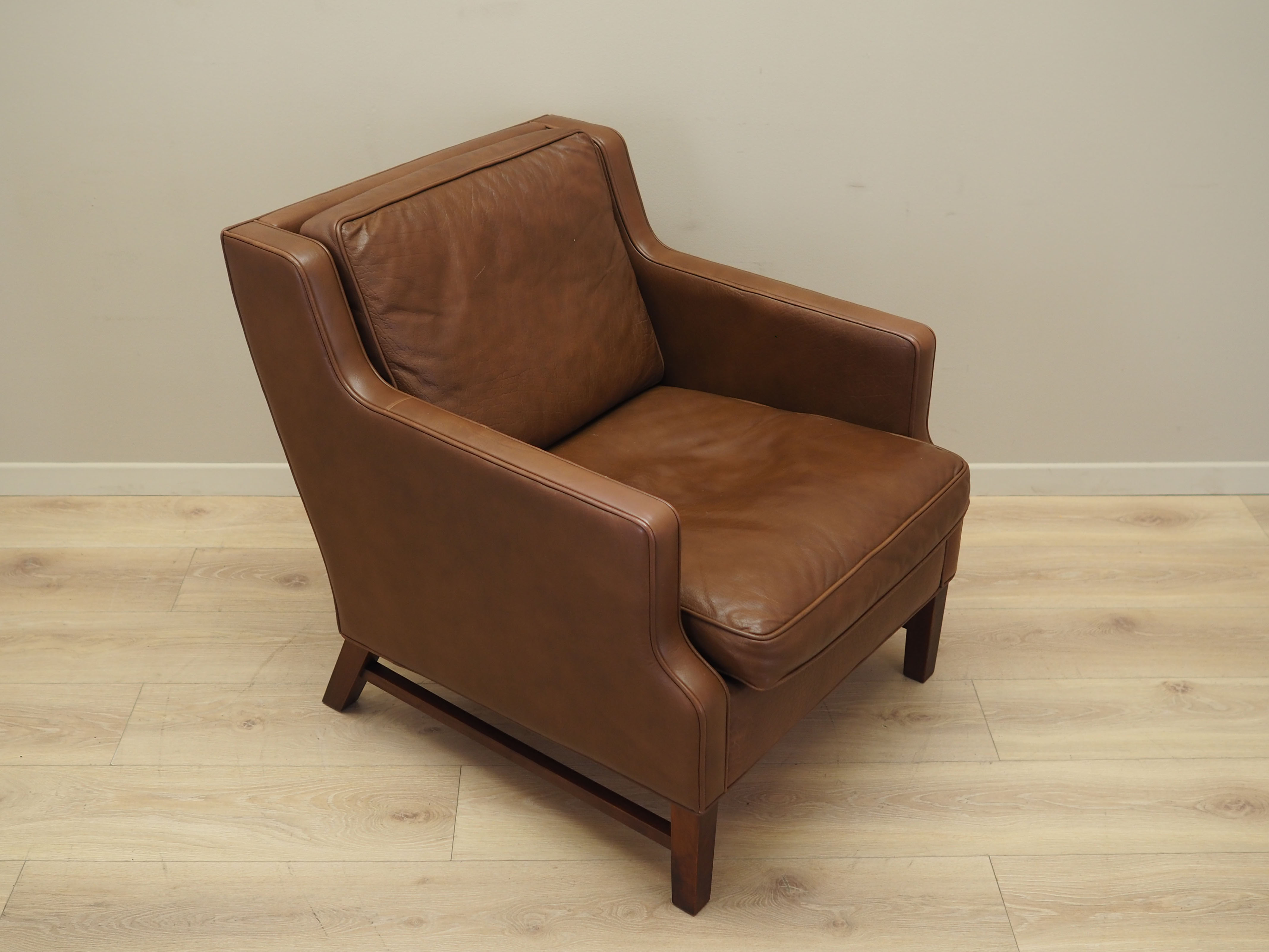Fauteuil en cuir marron, design danois, années 1960, production: Danemark