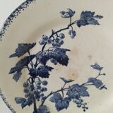 Duo of Gien plates, Groseilles model