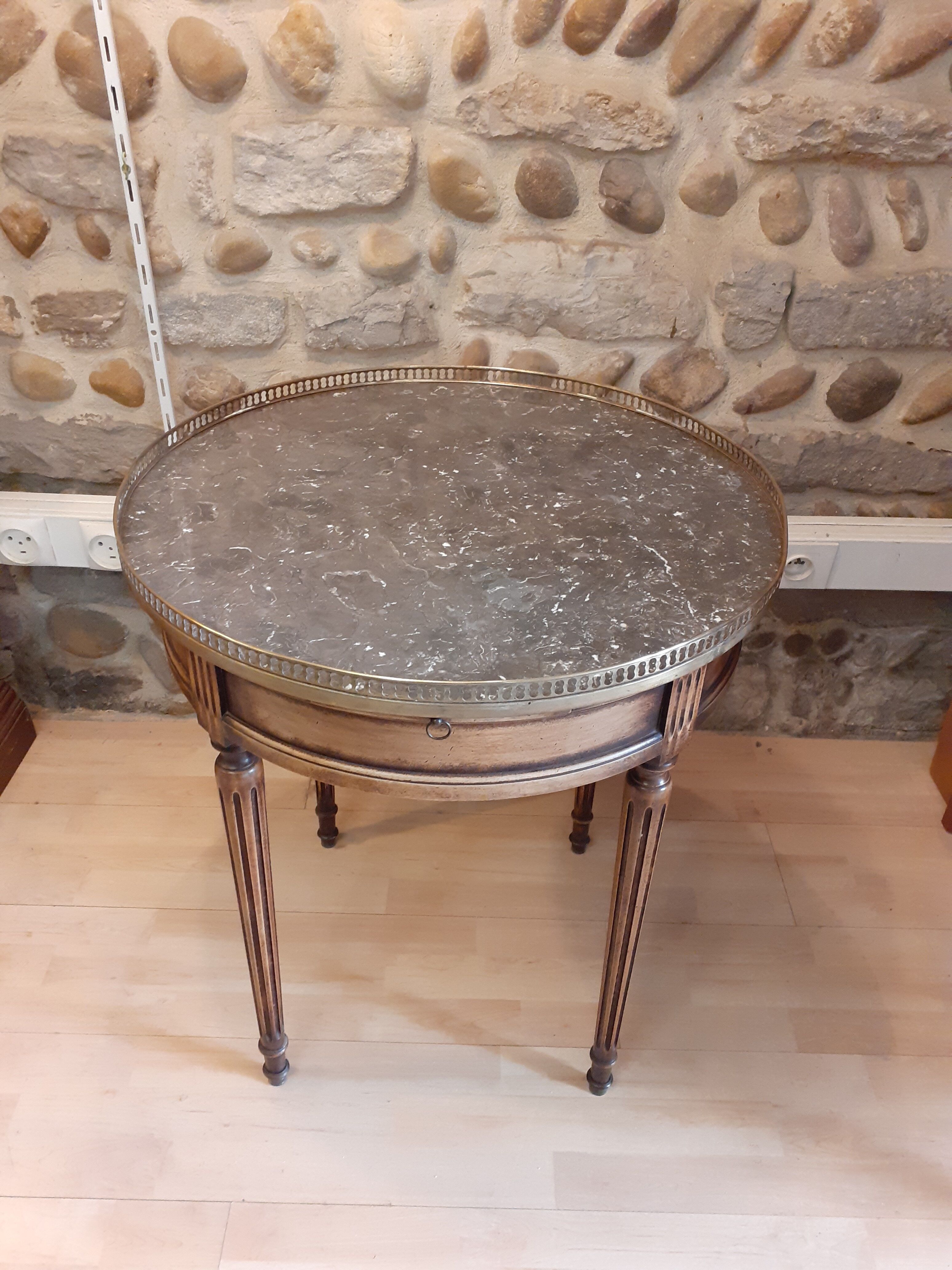 Walnut hot water table