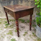 Desk with turned legs