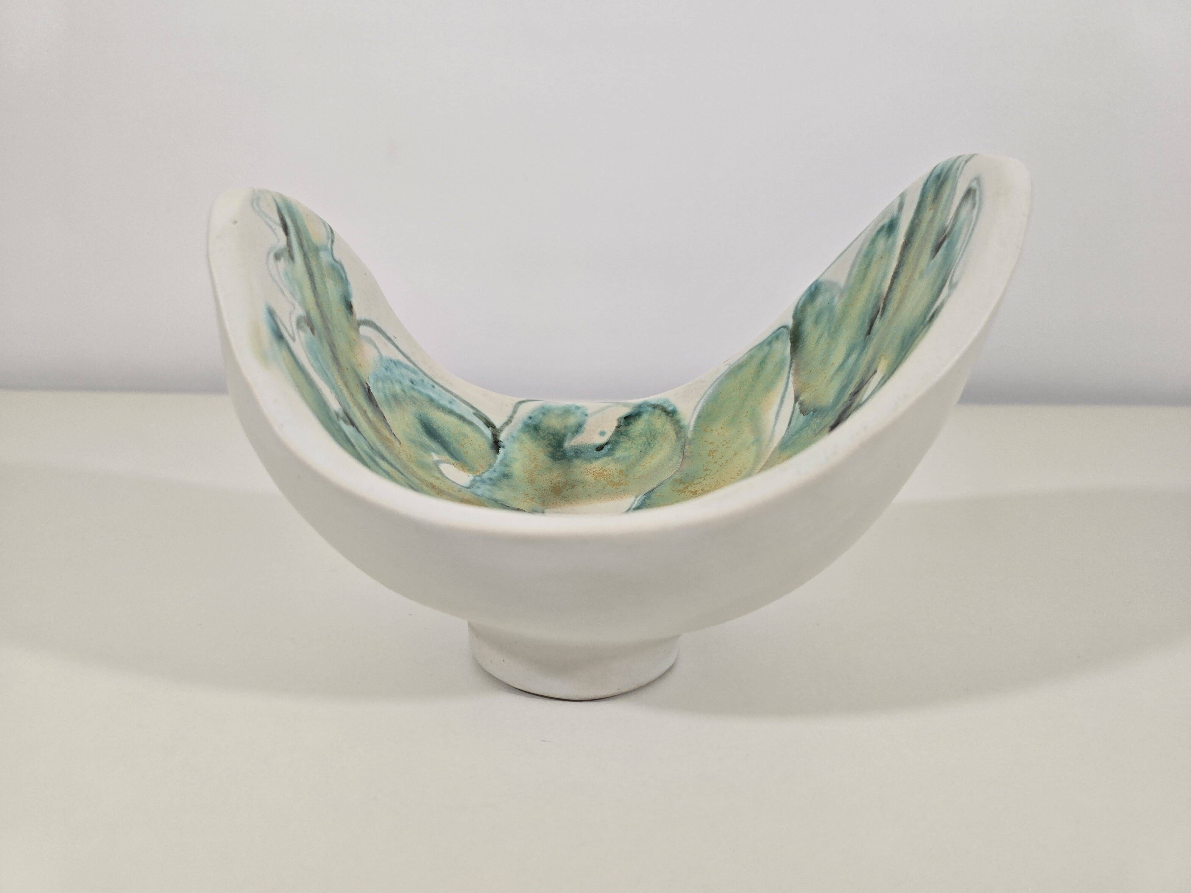 Sculptural ceramic bowl signed by Robert Bonfil, France, 1950s.