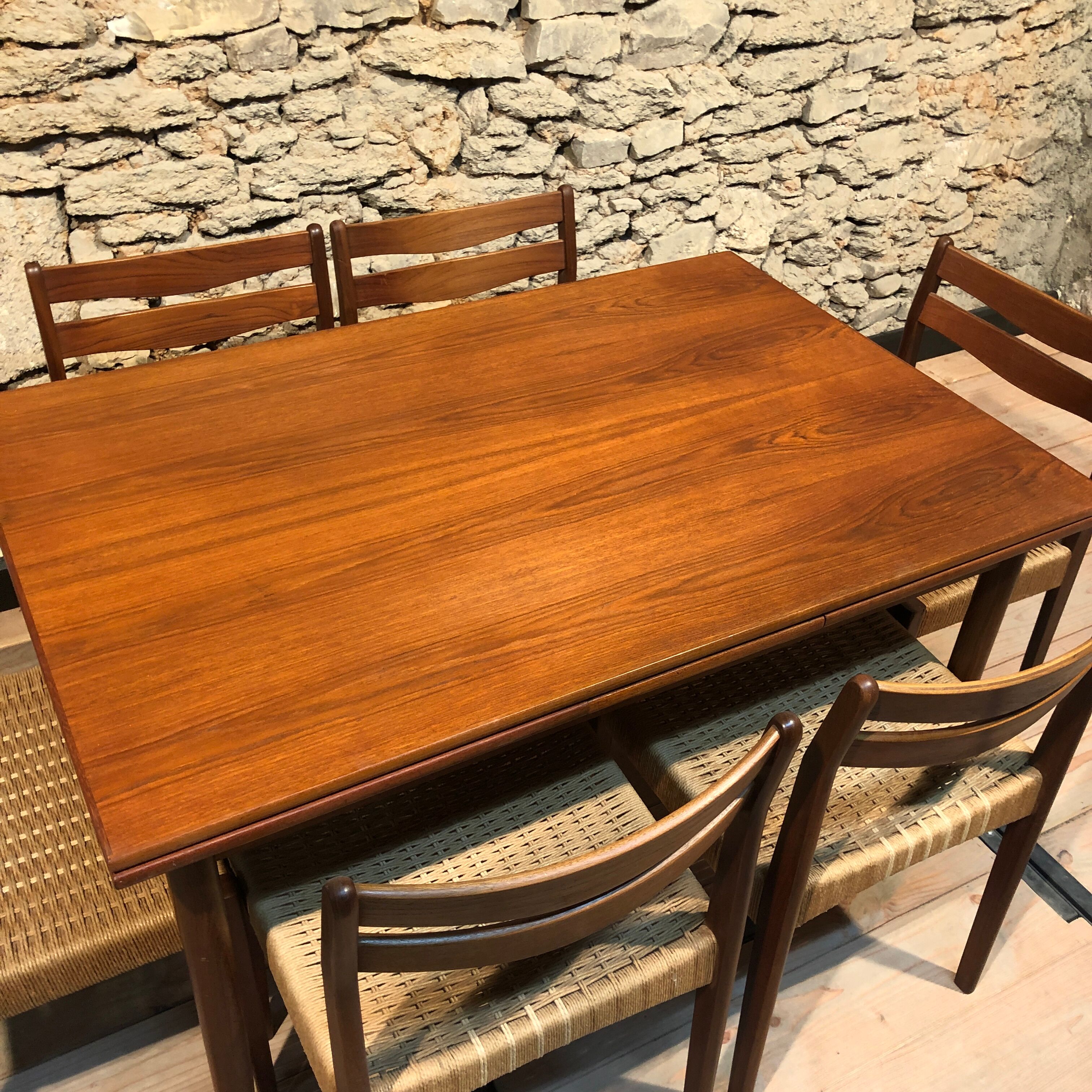 Table vintage scandinave en teck avec deux rallonges