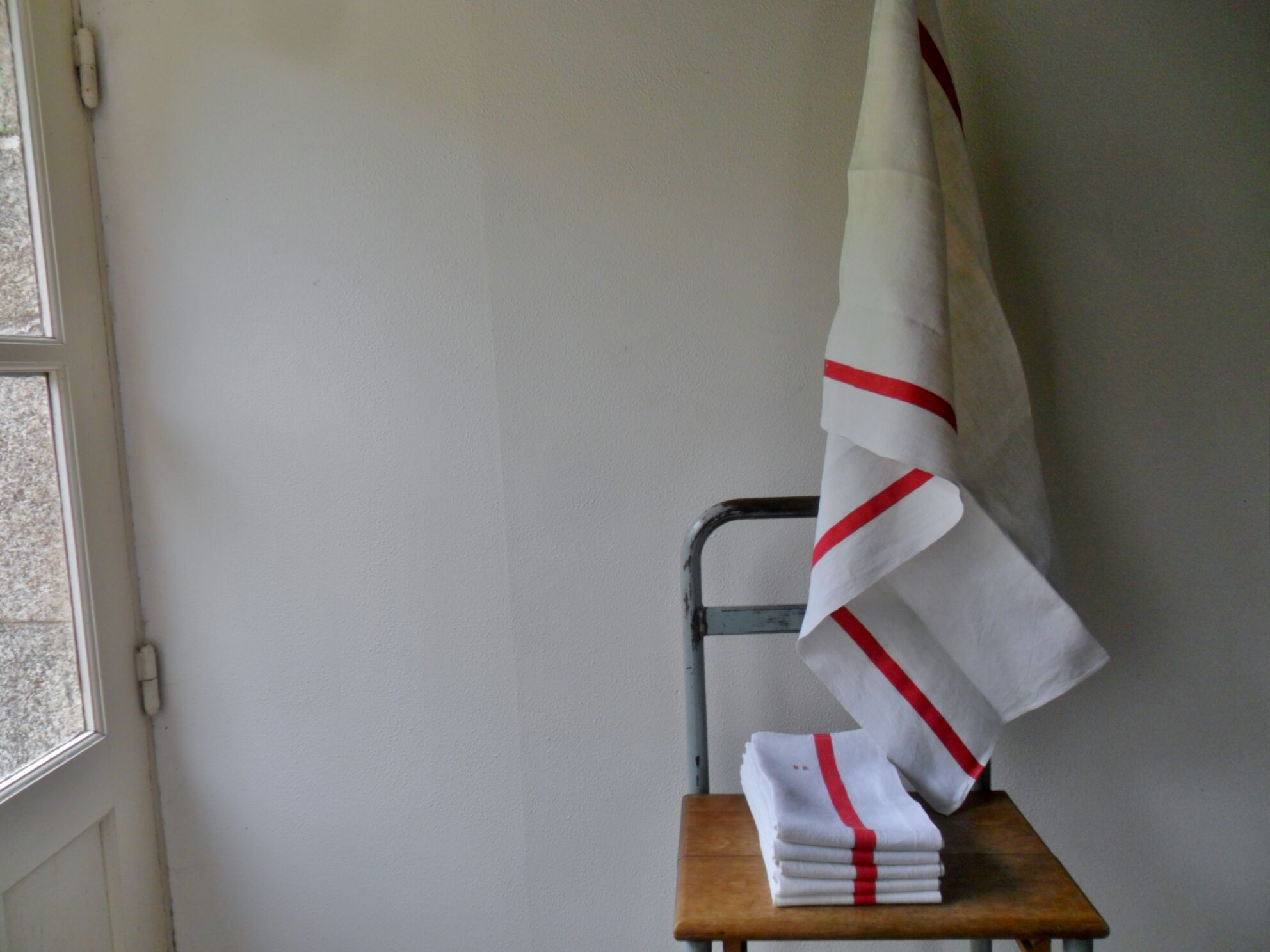 Set of 6 antique half-cloths, embroidered BR