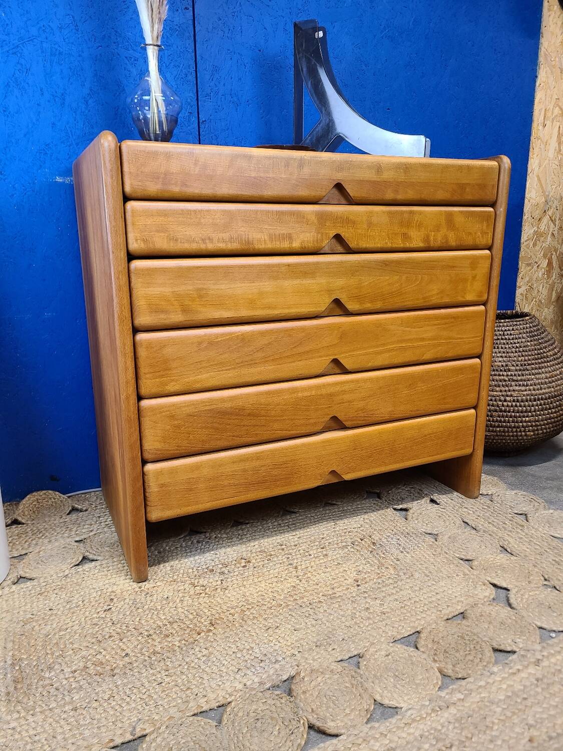 Commode vintage dans le goût de la maison regain
