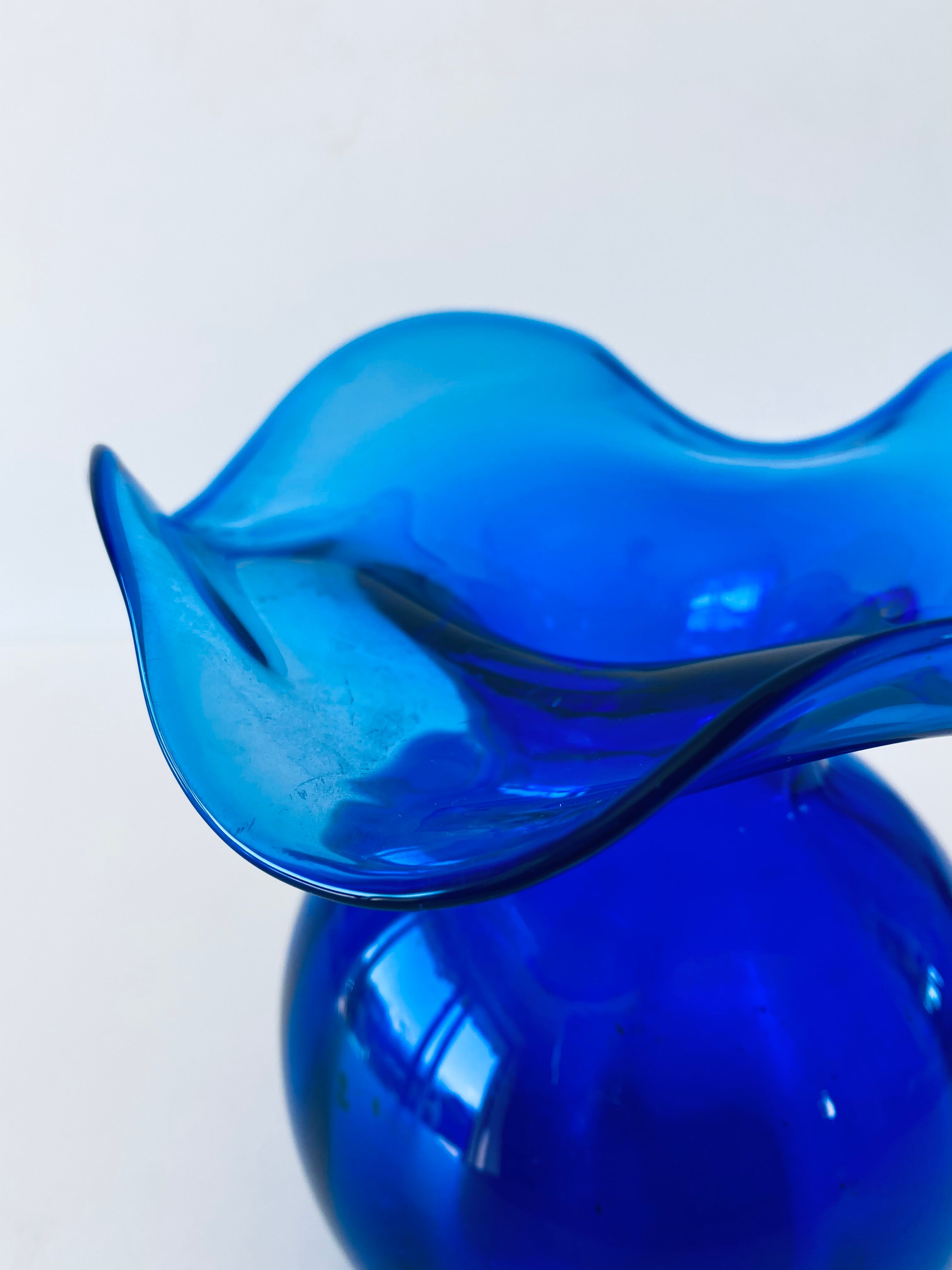 Blue ruff vase