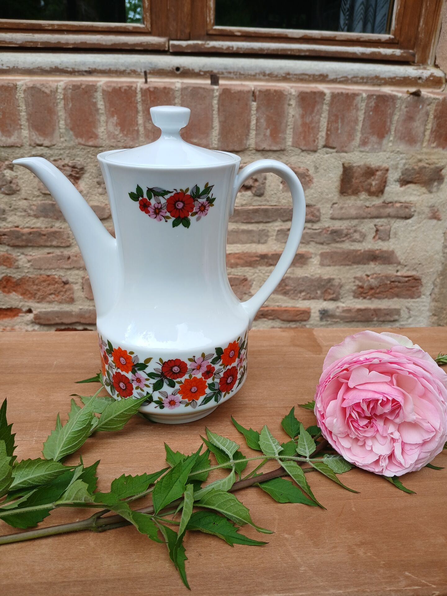 Antique porcelain coffee/tea pot