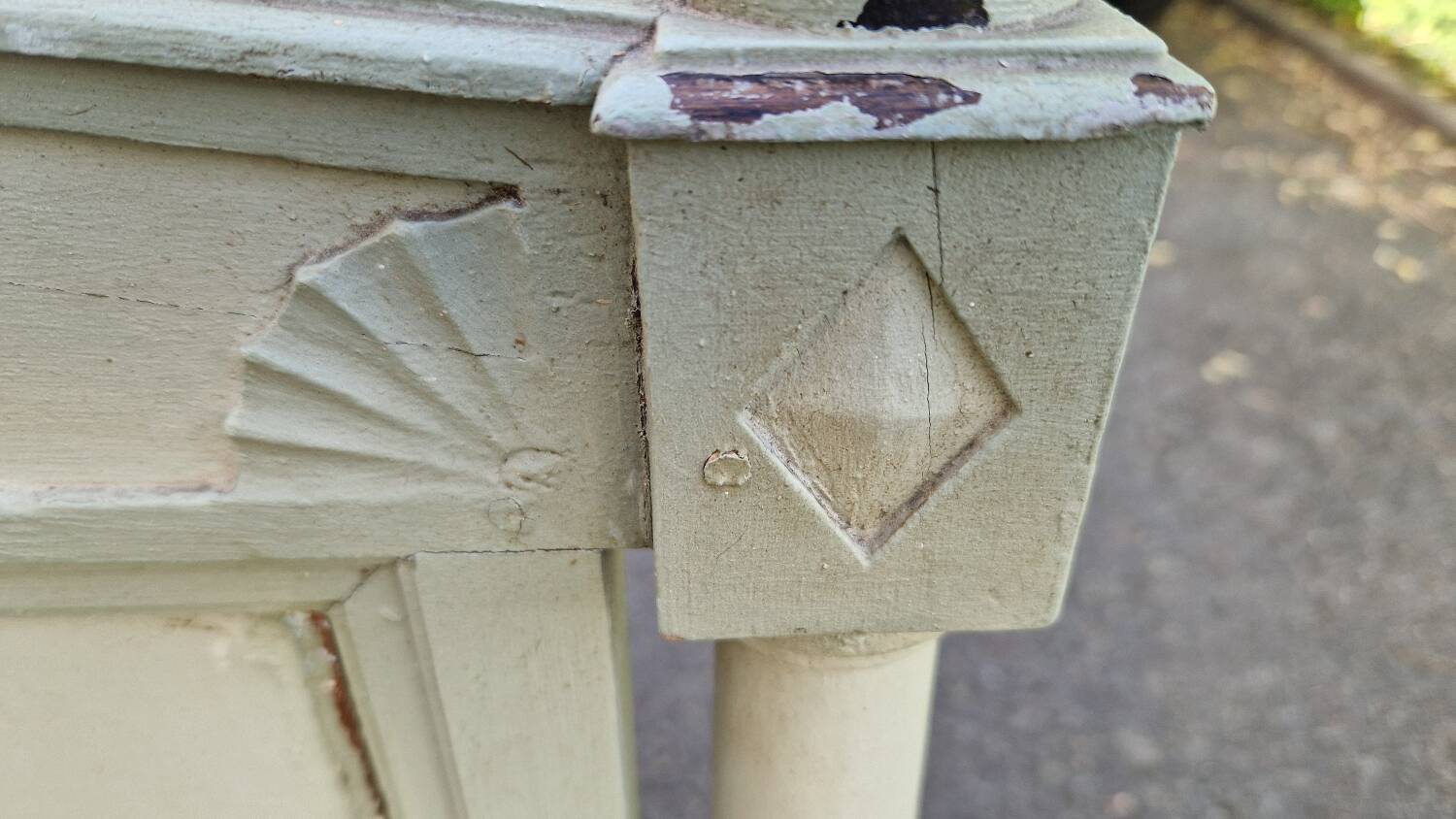 Lacquered Directory bed