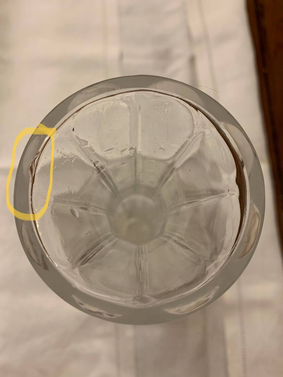 Small cut crystal carafe bearing 2 butterflies