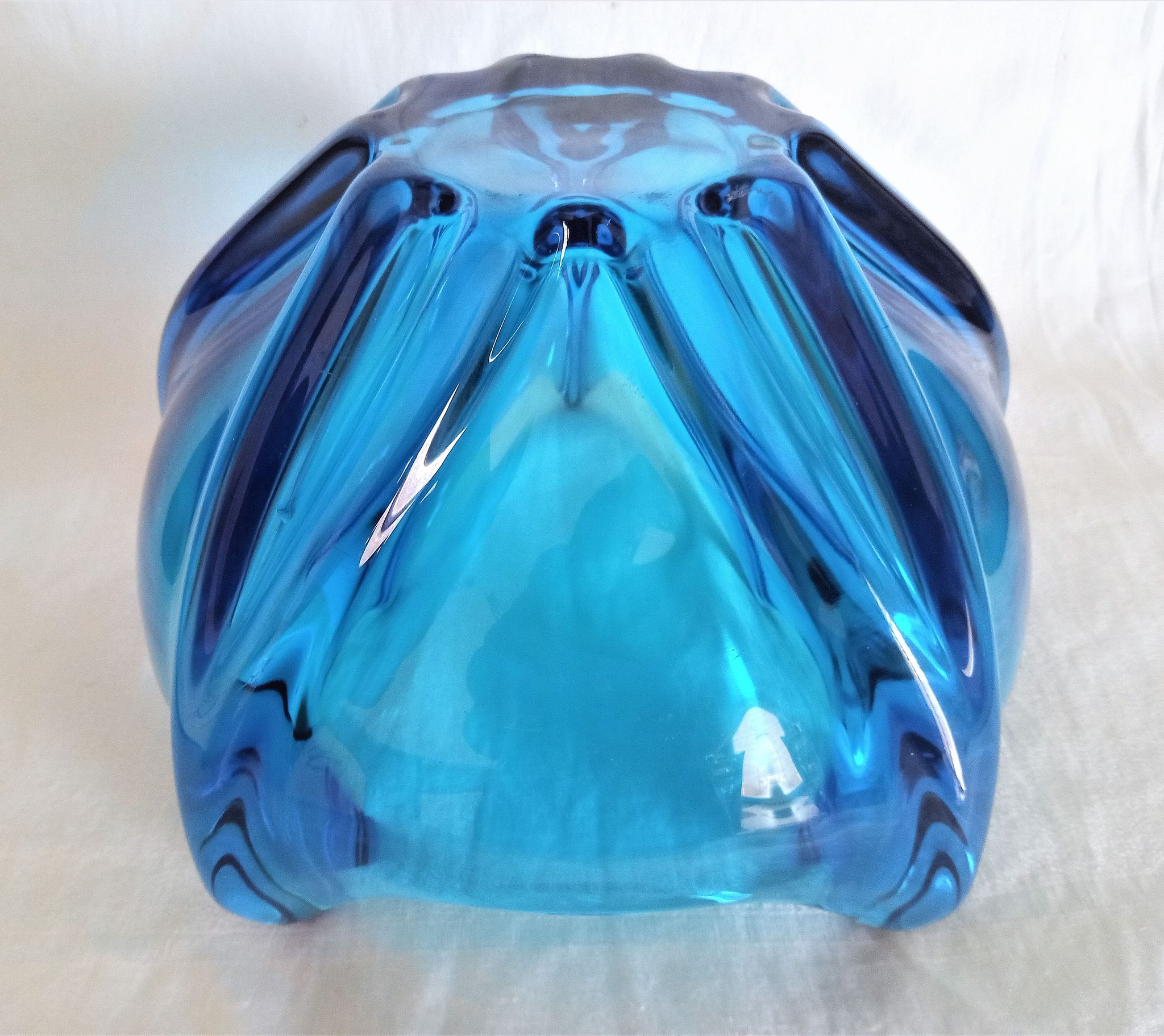 Art Deco vase in electric blue crystal
