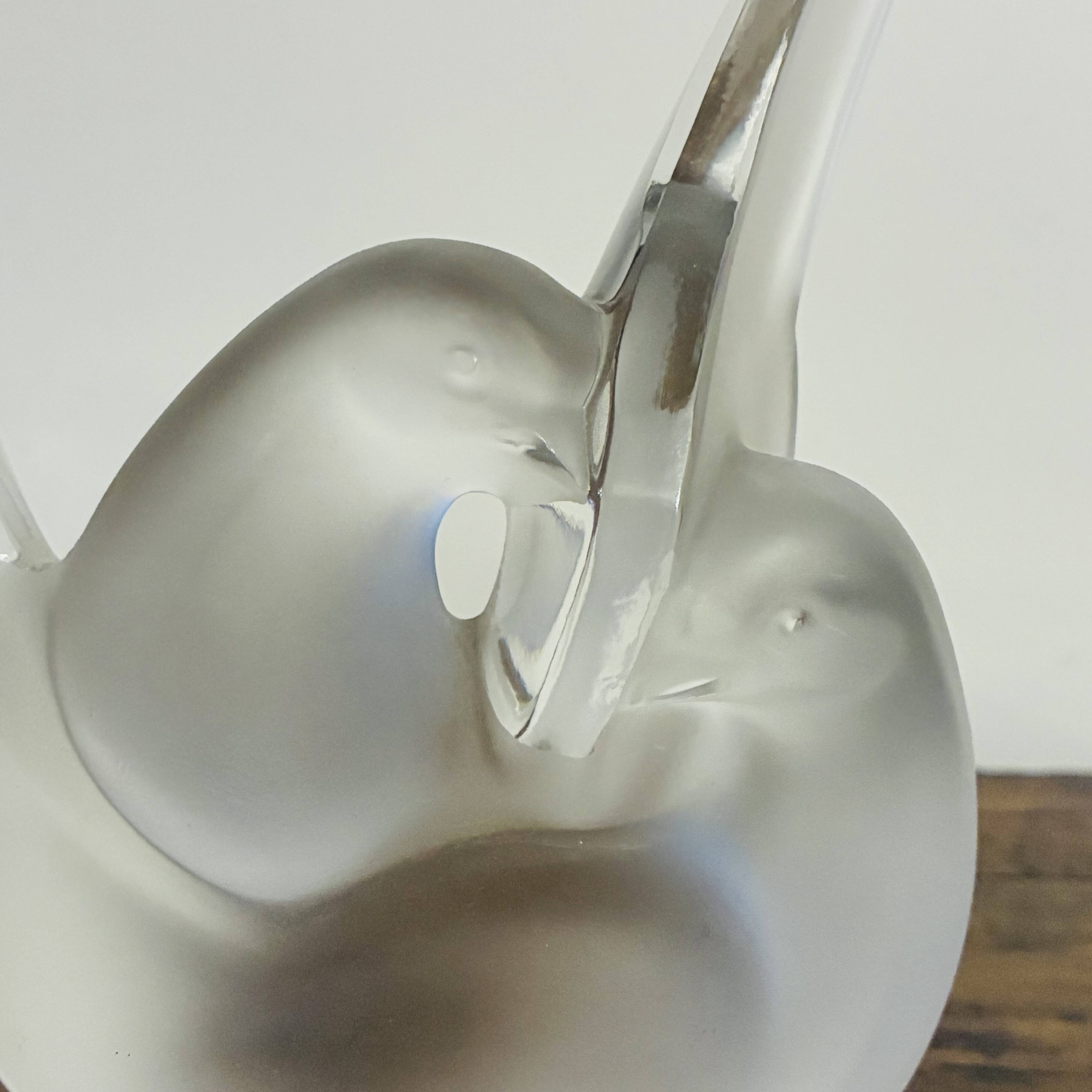 Lalique "sylvie" — dove vase in satin and polished pressed crystal