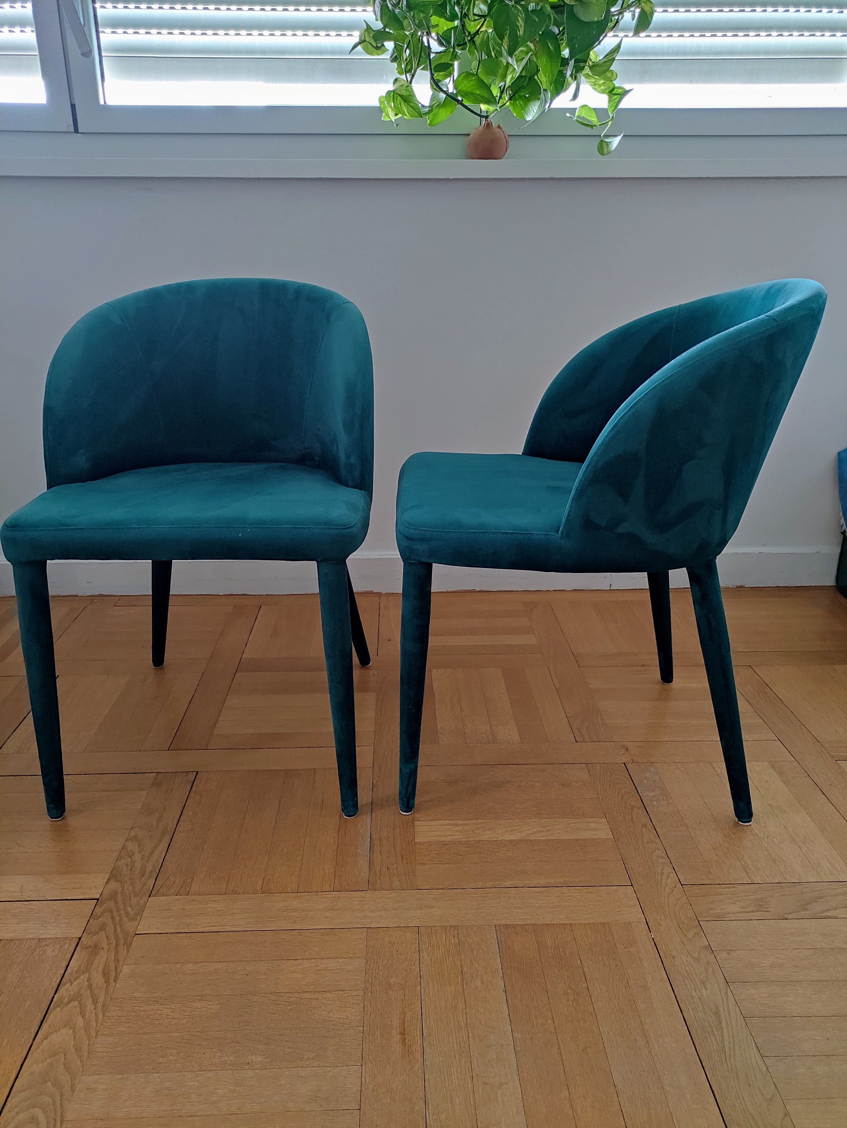 2 velvet table chairs - Perfect condition