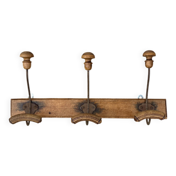 Wall-mounted coat rack with 3 hooks, 19th century.