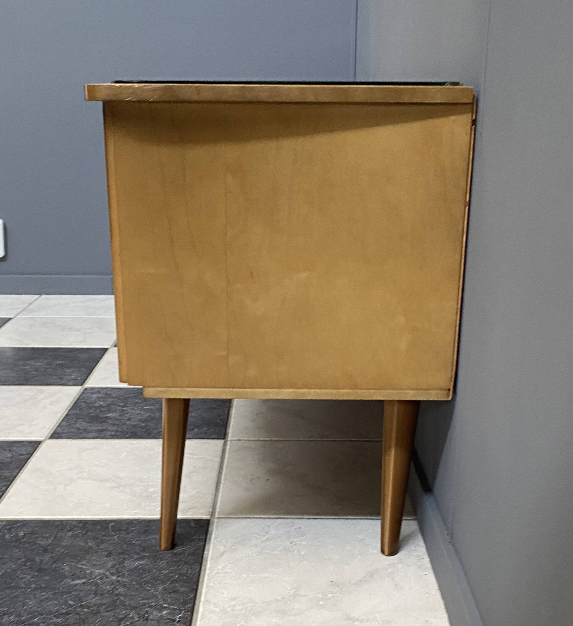 Buffet bas en bois clair des années 1960