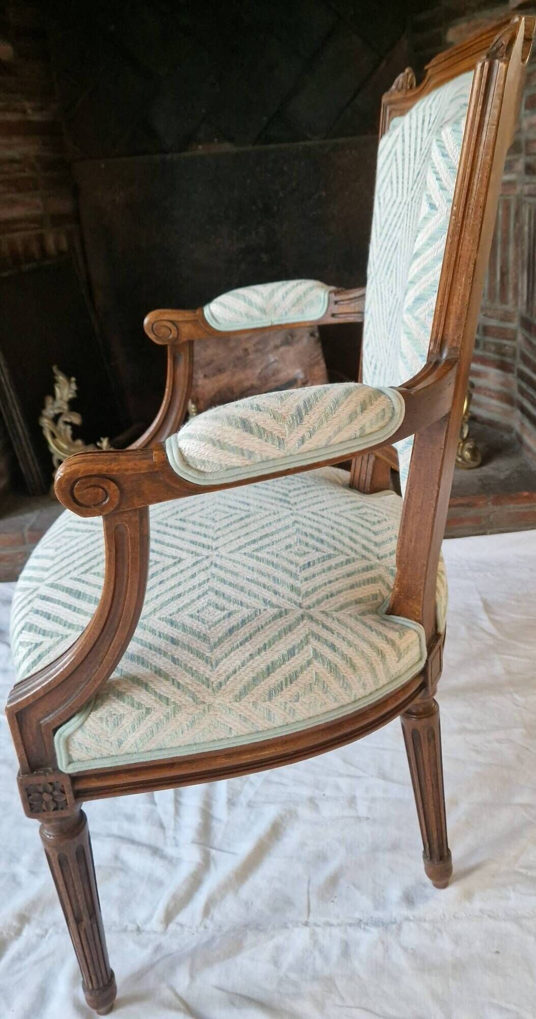Ancien fauteuil en noyer style Louis XVI – Vert d'eau & crème – Fin XIXe