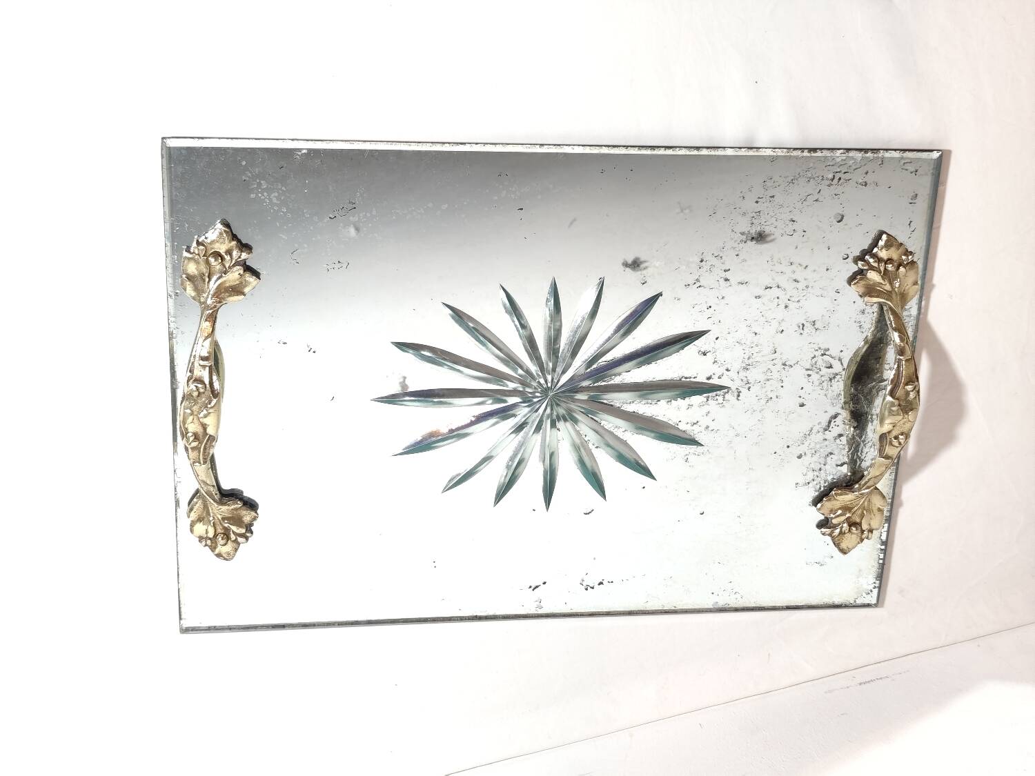 Bandeja de cristal. España, 1940s.