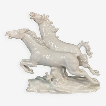 Ancienne porcelaine allemande chevaux au galop signée XXème