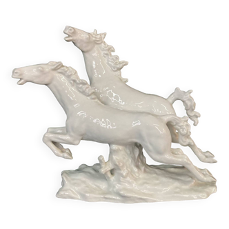Ancienne porcelaine allemande chevaux au galop signée XXème