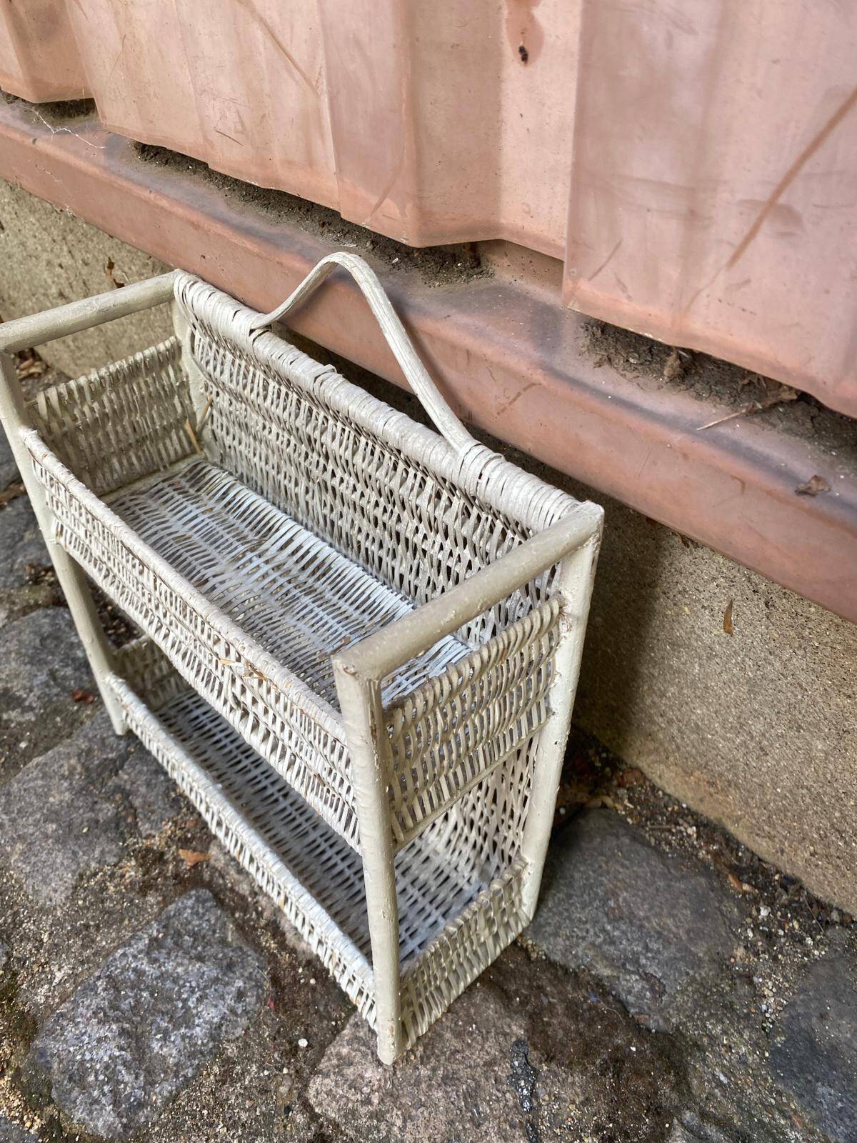 Set of 2 white rattan/wicker wall shelves – Vintage & shabby chic decor