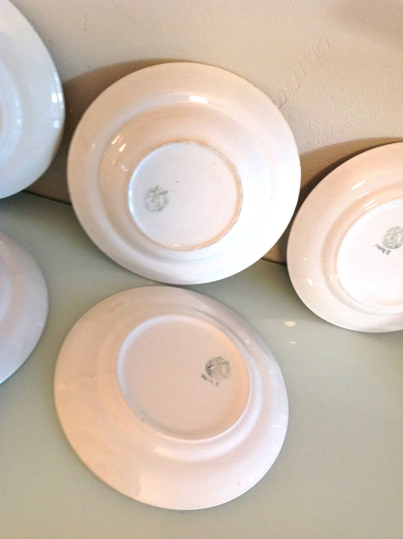 Set of six flat plates and one Moulin des Loups bowl, green tablecloth model/1950s-1960s