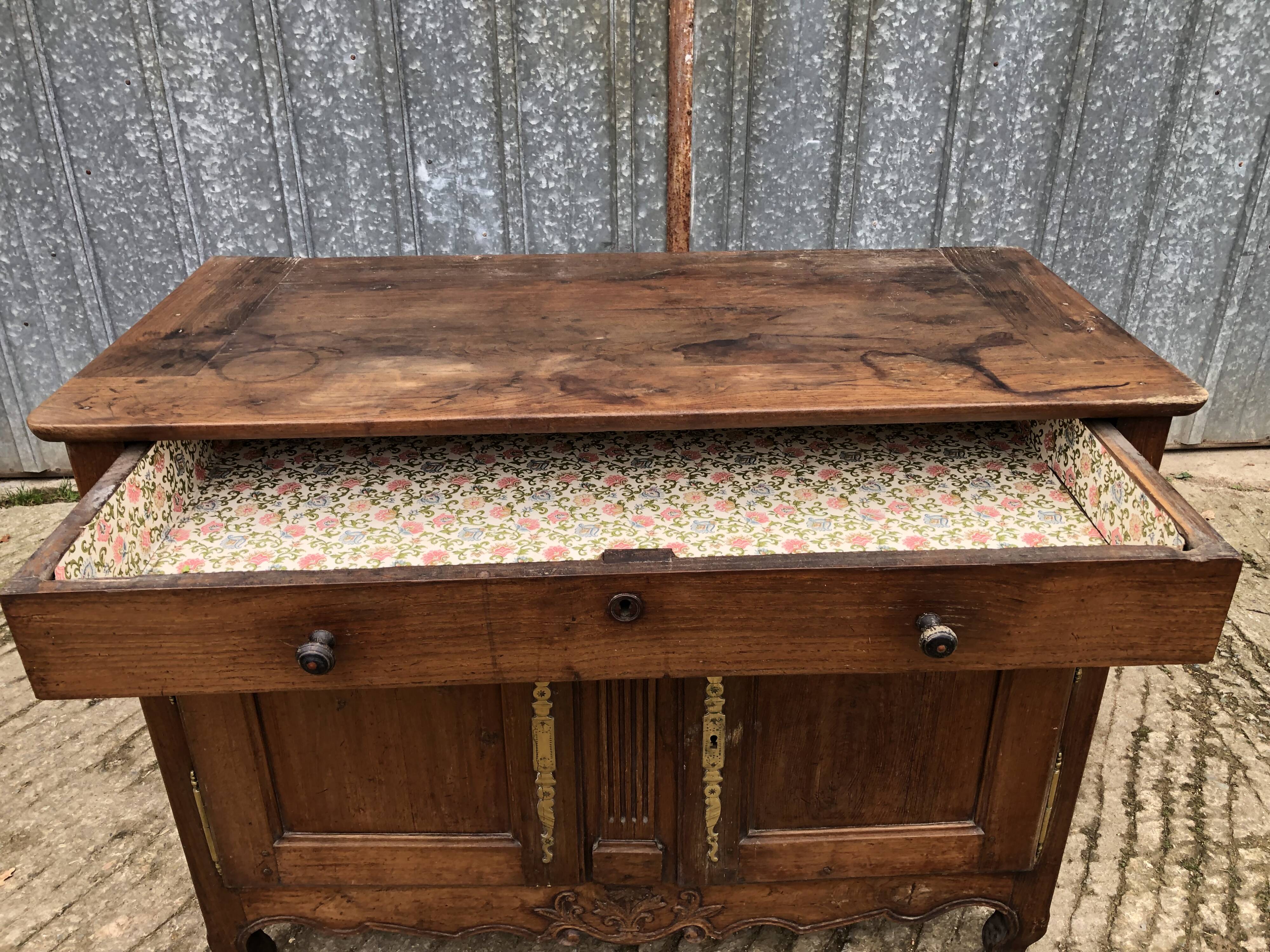 Antique Louis XV low chestnut sideboard with 2 doors and 1 drawer.
