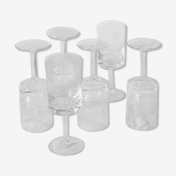 Six verres à pied d'inspiration scandinave