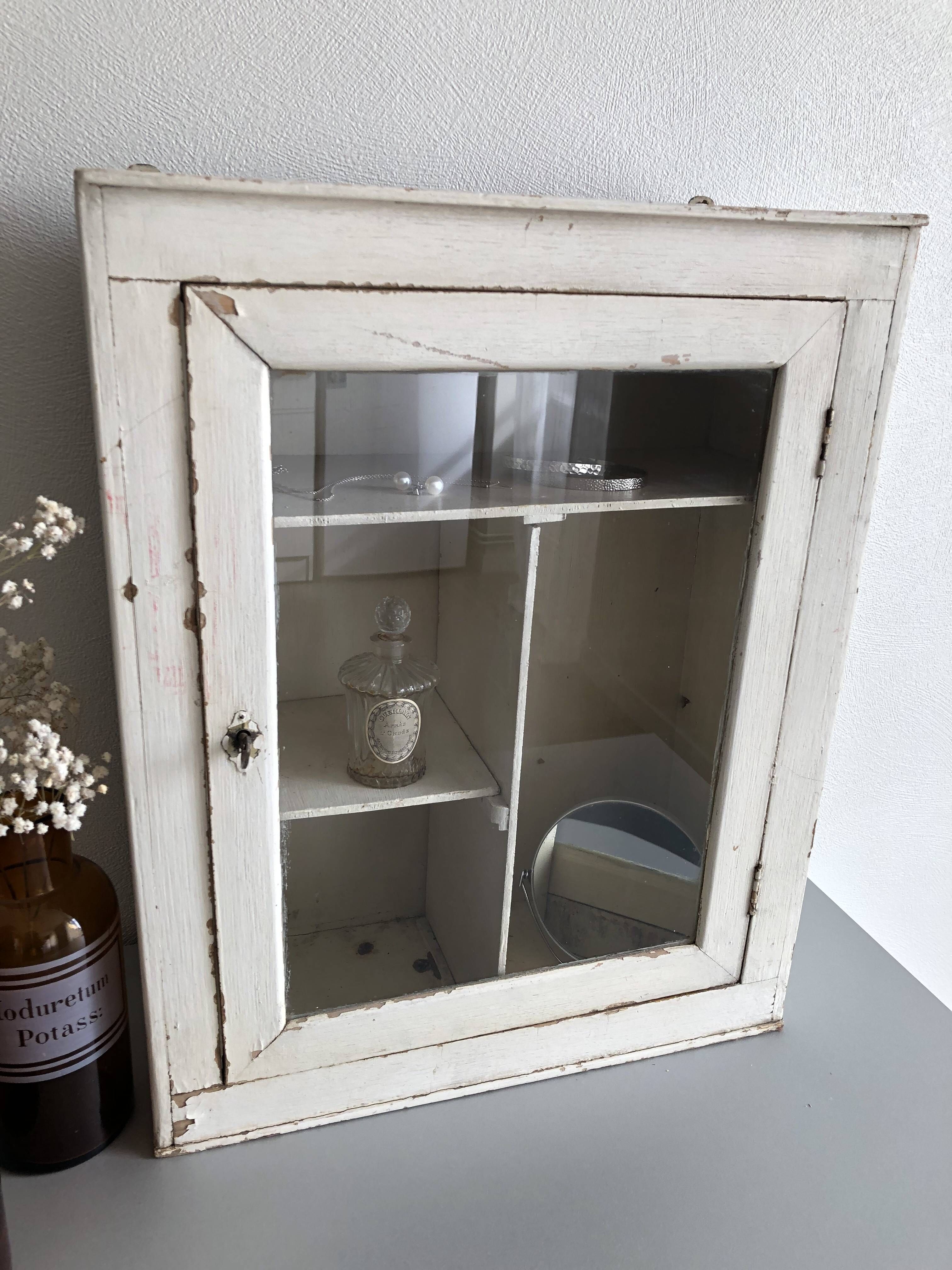 Armoire pharmacie patinée