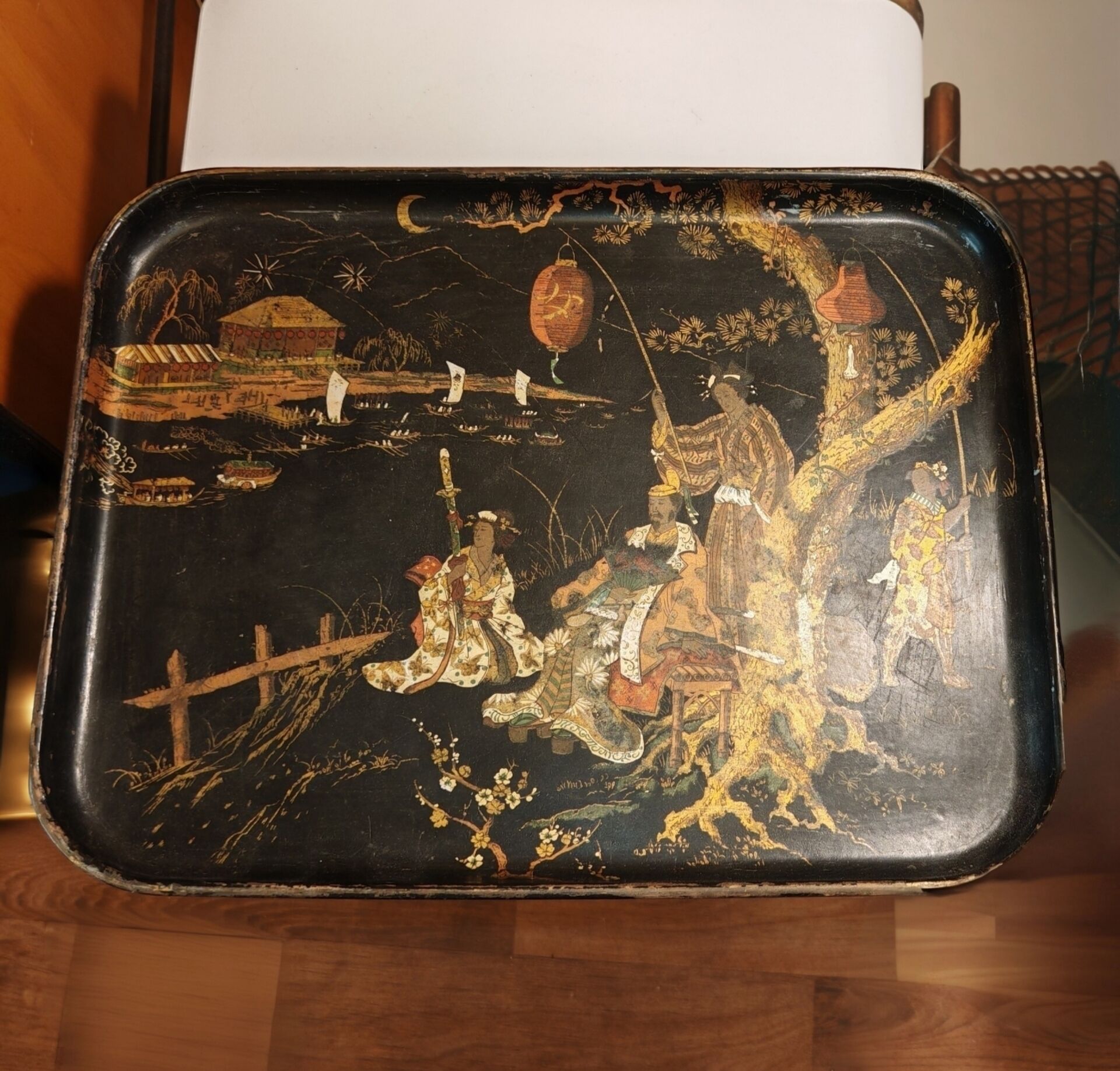 Ancient lacquered plateau