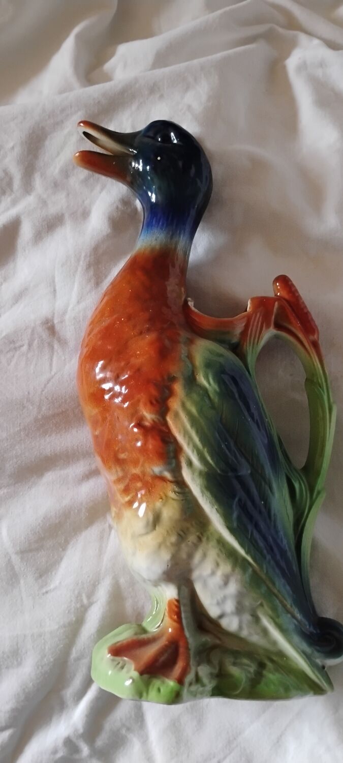 Duck pitcher