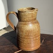 Grande carafe en grès mouchetée pas de marque au dessous H21