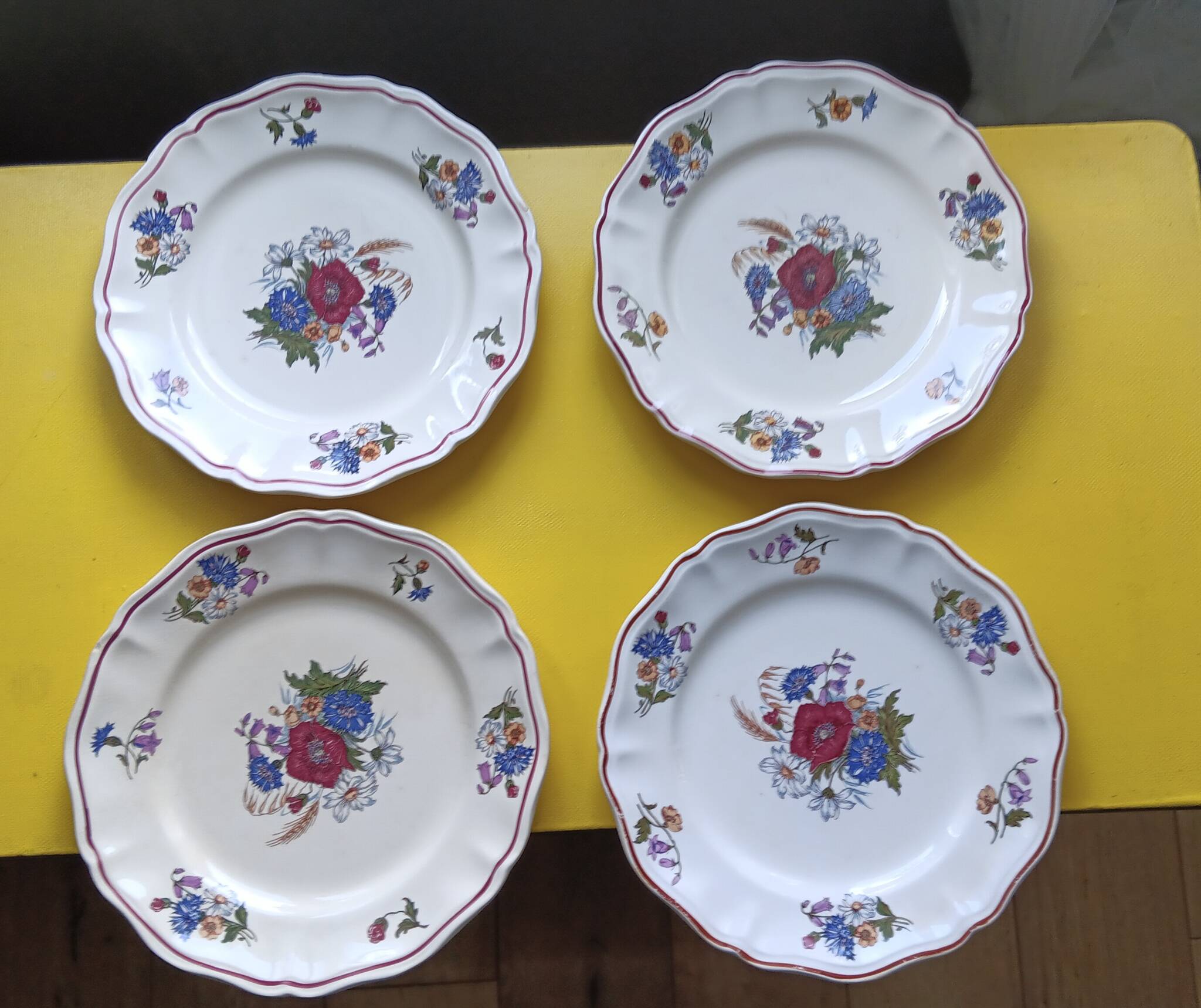 4 Digoin Sarreguemines “Agreste” flower pattern dinner plates