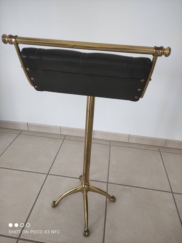 Tabouret en cuir capitonné laiton