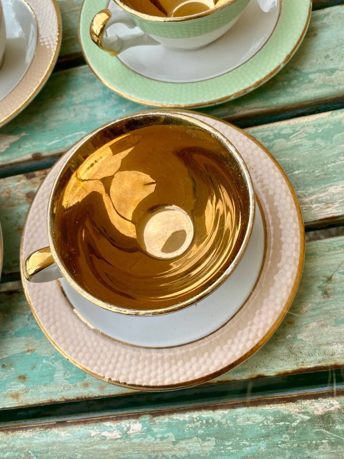 L'Amandinoise colored cup set