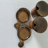 Duo de gobelets en grès émaillé avec soucoupes et couvercles
