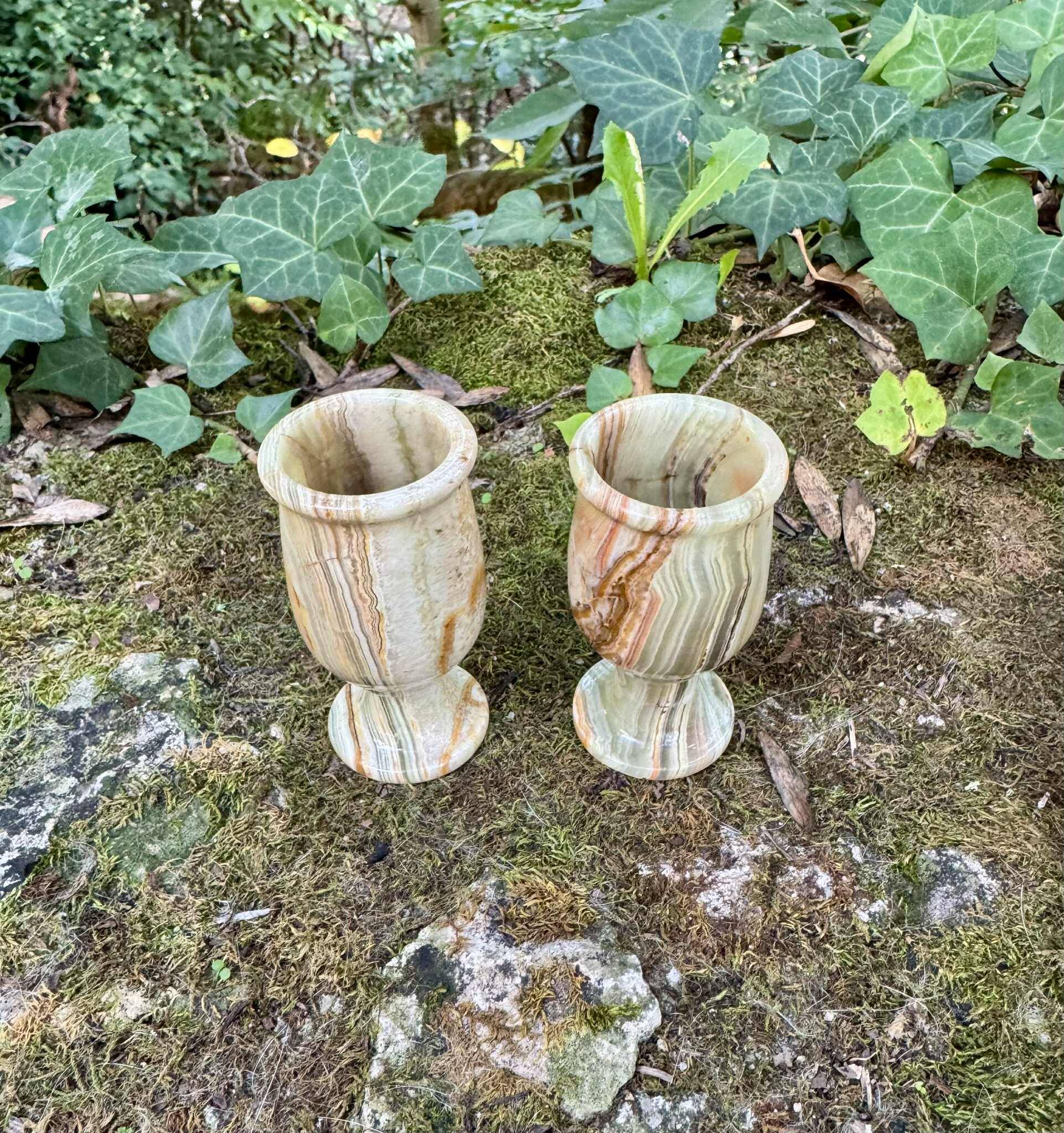 Paire de verres en onyx et leur coffret
