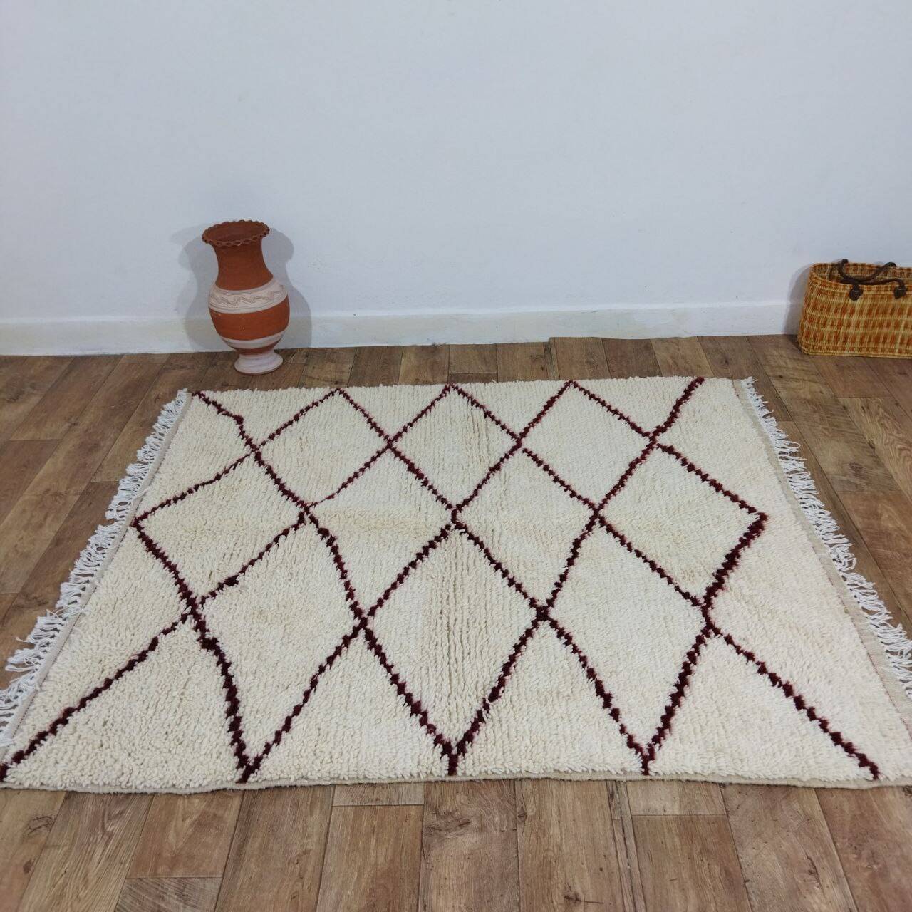 Handmade moroccan berber rug 176 x 152 cm