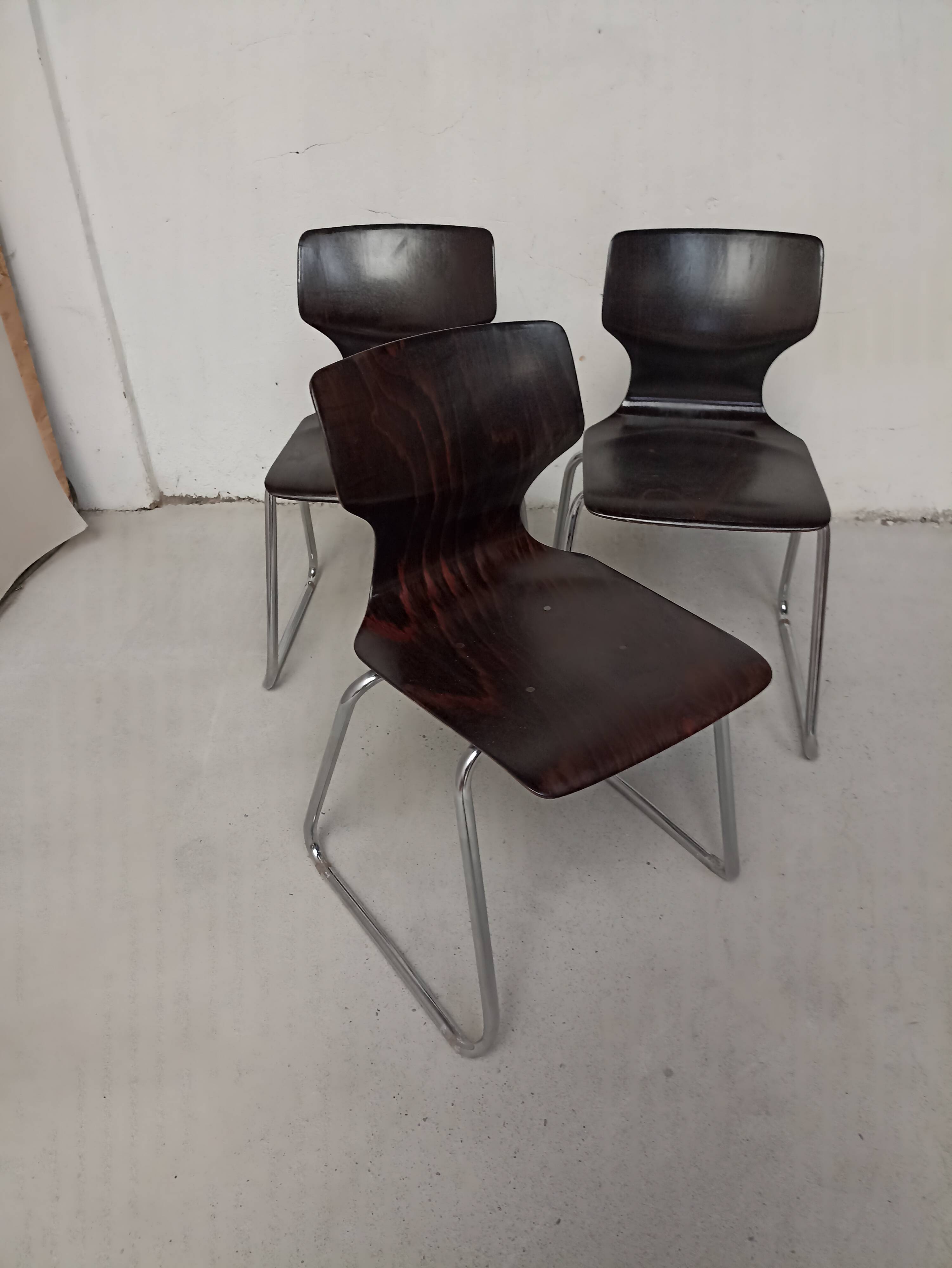 Set of 3 Pagholtz sled chairs from Flottoto