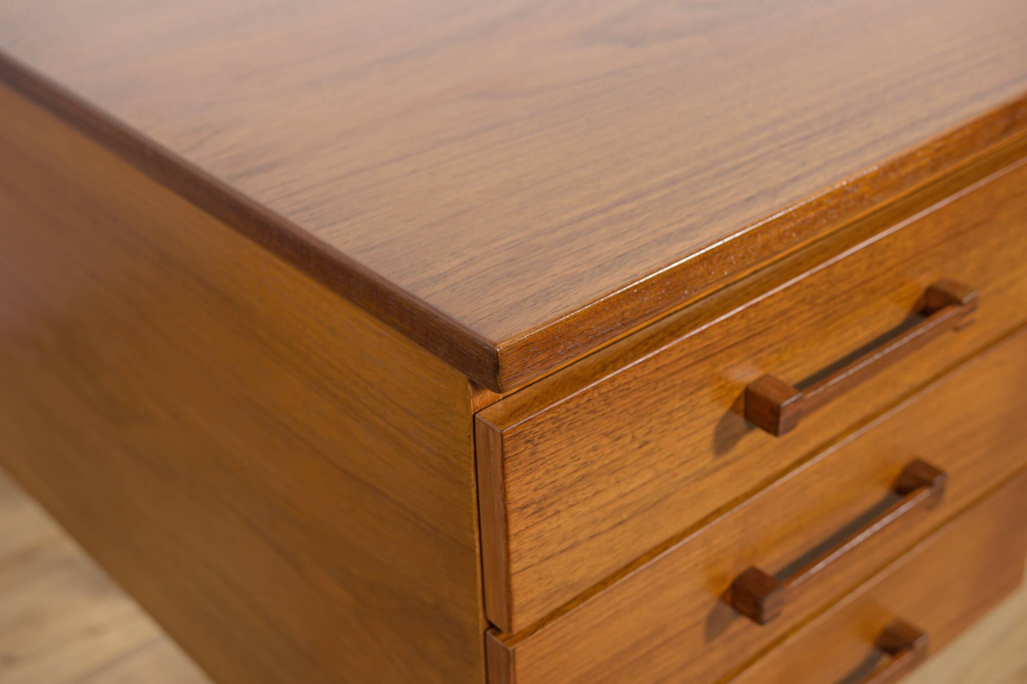Mid-Century Teak Freestanding Desk by Torben Valeur & Henning Jensen for Dy