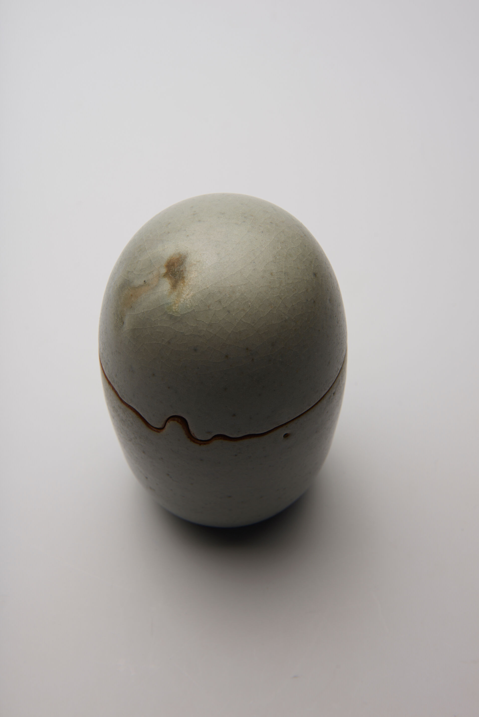 ovoid box in stoneware and cracked celadon varnish