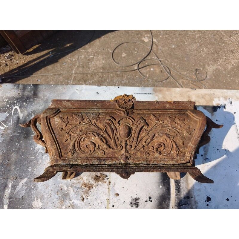 1 cast iron planter from 1900 by the Faure establishments