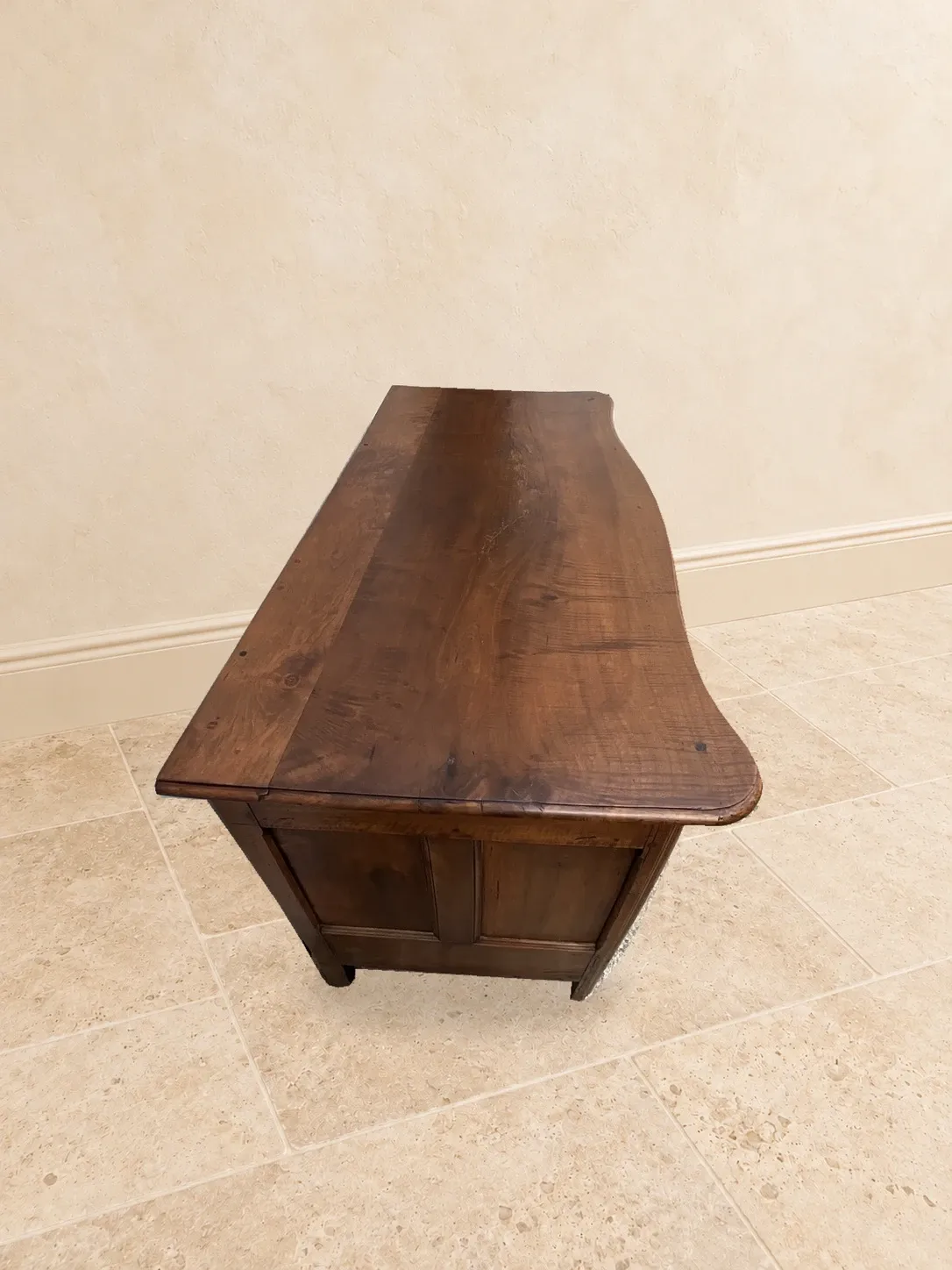 Louis XV walnut commode, 18th century