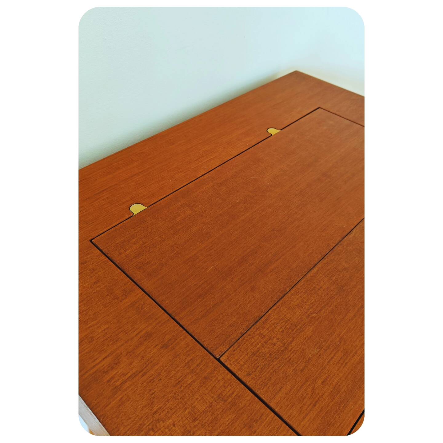 Bureau vintage compact